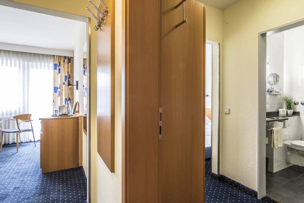 Hotel Garni Oberrhein ไรน์เฟลเดิน ห้อง รูปภาพ