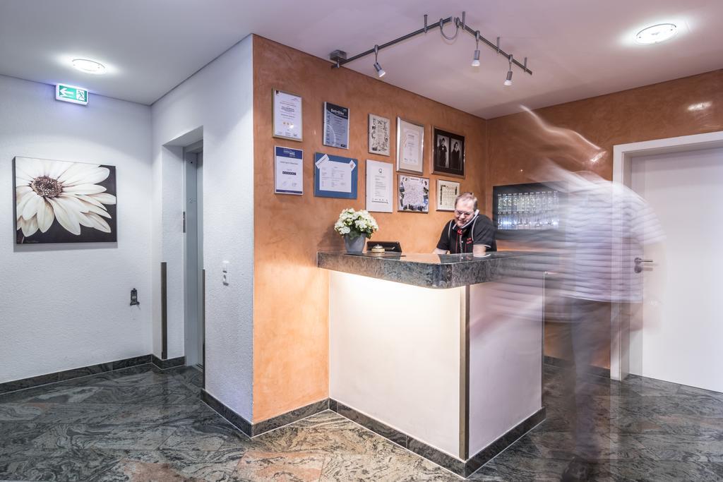 Hotel Garni Oberrhein ไรน์เฟลเดิน ภายนอก รูปภาพ