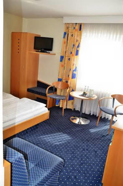 Hotel Garni Oberrhein ไรน์เฟลเดิน ภายนอก รูปภาพ