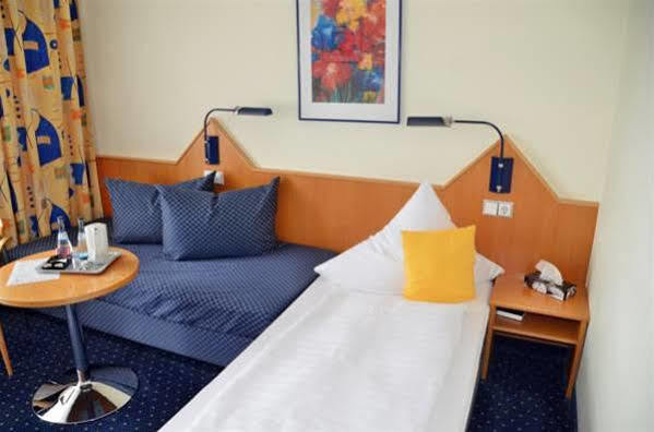 Hotel Garni Oberrhein ไรน์เฟลเดิน ภายนอก รูปภาพ