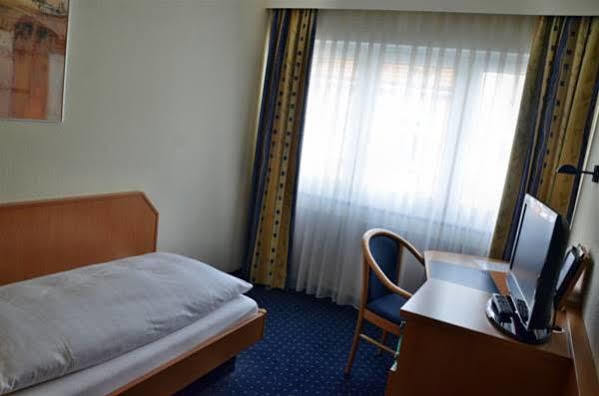 Hotel Garni Oberrhein ไรน์เฟลเดิน ภายนอก รูปภาพ