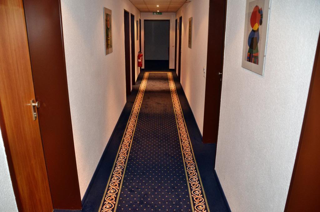Hotel Garni Oberrhein ไรน์เฟลเดิน ภายนอก รูปภาพ